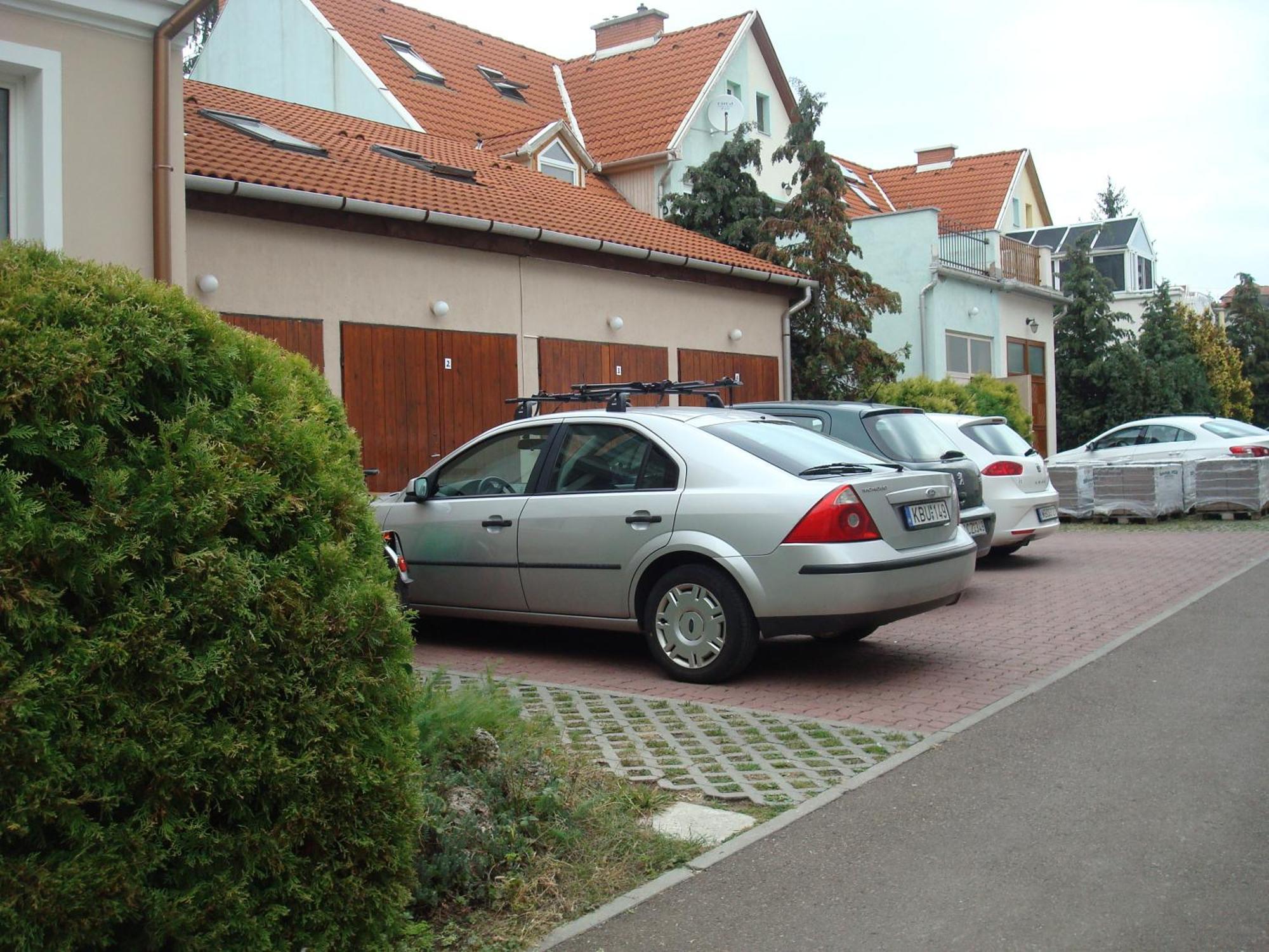 Vincze Vendeghaz Lägenhet Eger Exteriör bild